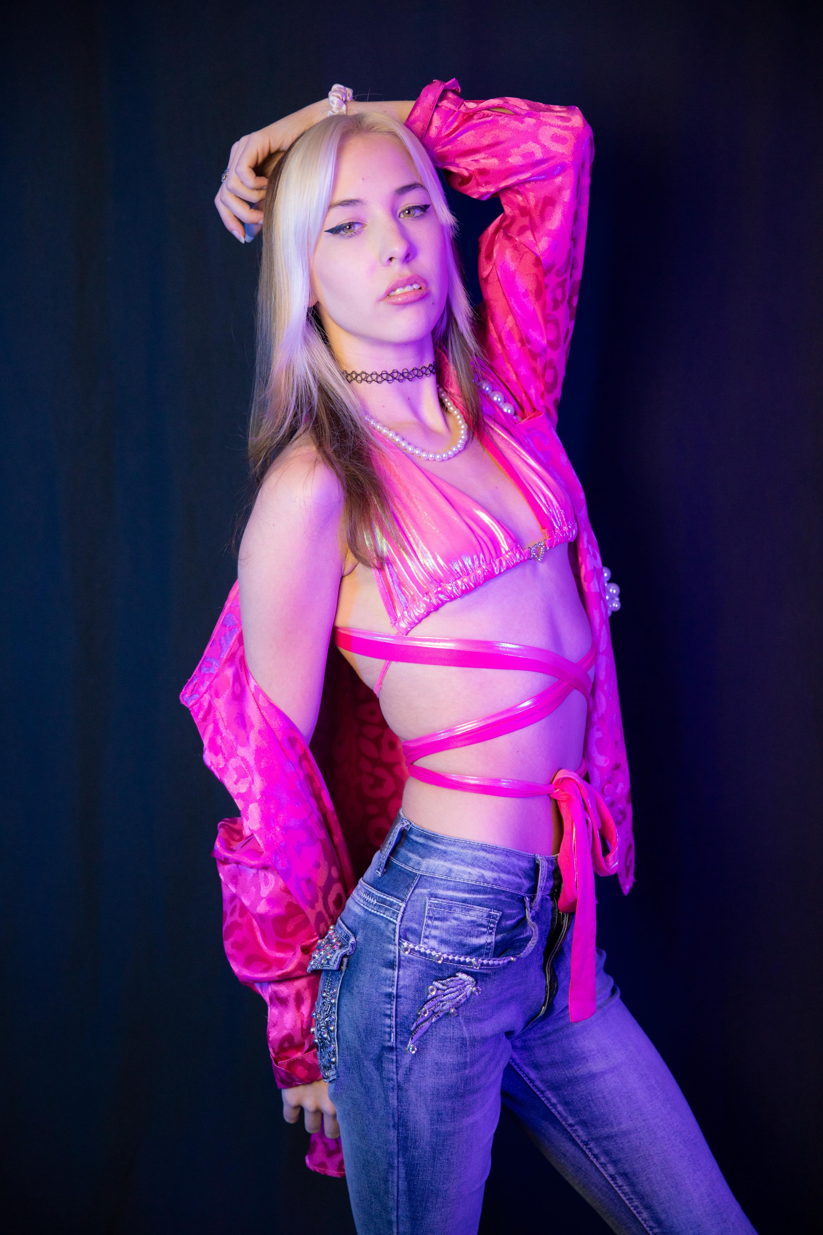 Mallory editorial jeans_pimk.jpg